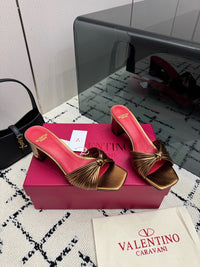26S Garavani Annet Mules