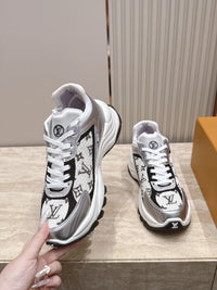 Run 55 Sneakers