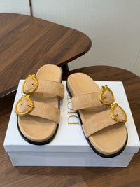 26S Médaillon Buckle Slides