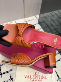 26S Garavani Annet Mules