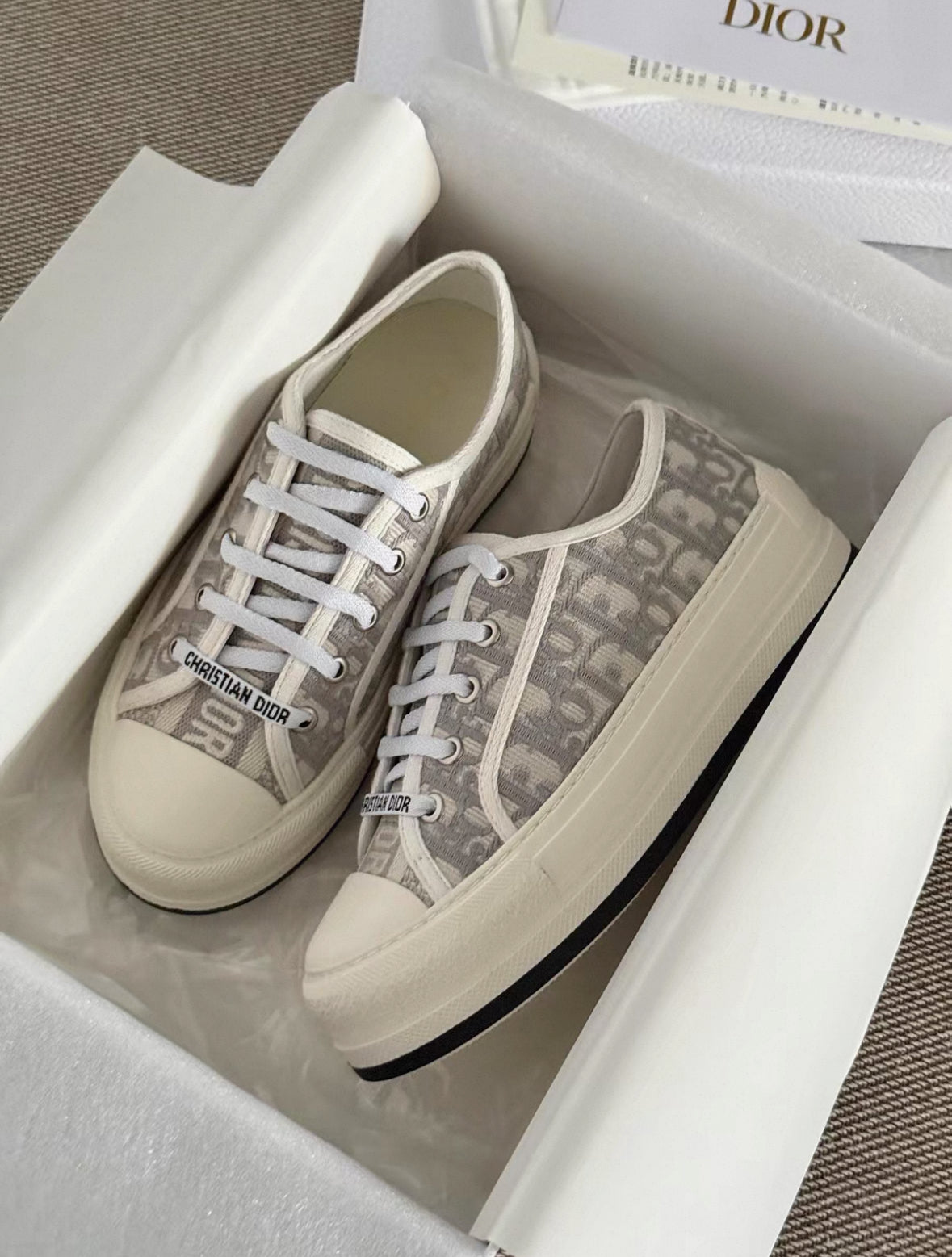 B23 Low-Top Sneaker