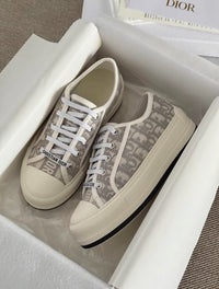 B23 Low-Top Sneaker