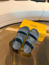 Feel Slide Sandals