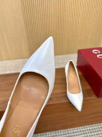 Bombshell Pumps