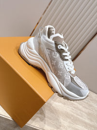 Run 55 Sneakers