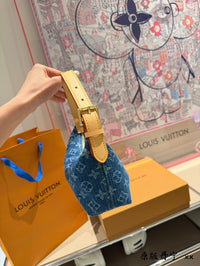 Hills Pochette Bag