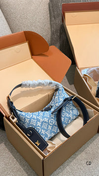 Hills Pochette