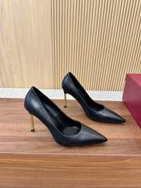 Bombshell Pumps