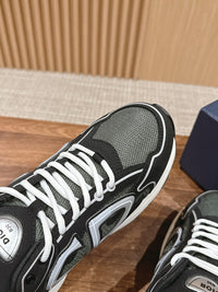 B30 Sneakers