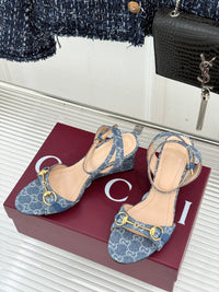 Donna Wedge Sandals