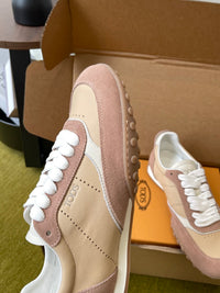 T Sneakers