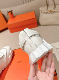 26S Bouncing Sneakers