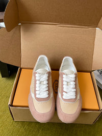 T Sneakers