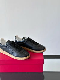 Upvillage Panelled Leather Sneakers