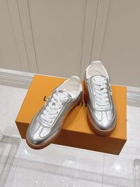 Frontrow Sneakers