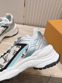 Run 55 Sneakers