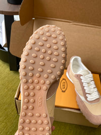 T Sneakers