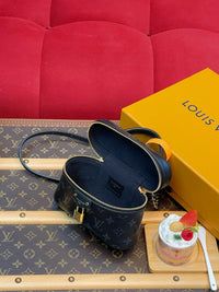 Vanity Chain Pouch