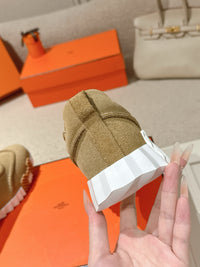 26S Bouncing Sneakers