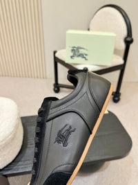 Knight Runner Sneakers