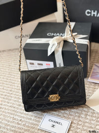 Boy Wallet On Chain