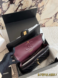 25 Caviar Leather Flap Bag