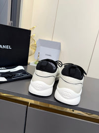 Logo Sneakers