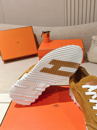 26S Bouncing Sneakers
