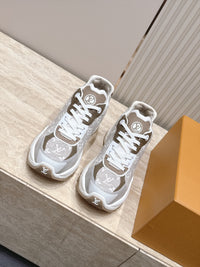 Run 55 Sneakers