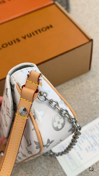 Ivy Wallet On Chain Monogram Pearly