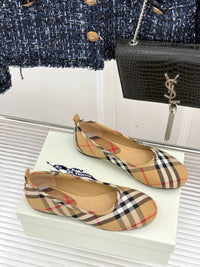 26WF Check Ballet Flats
