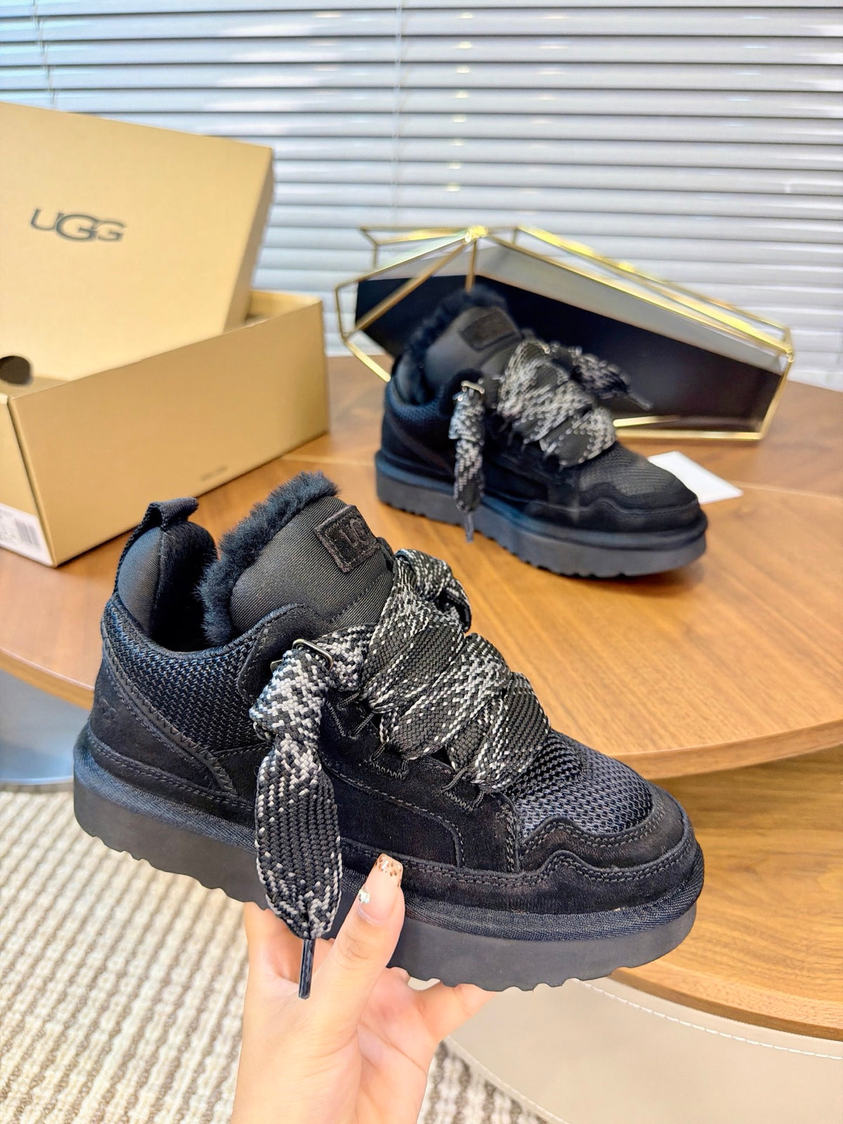 Lowmel Sneakers