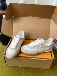 T Sneakers