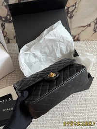 25 Caviar Leather Flap Bag