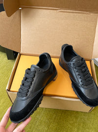 T Sneakers