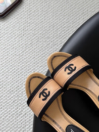 26B Kitten Heel Slides