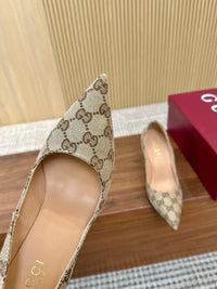 Bombshell Pumps