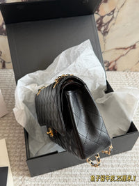 25 Caviar Leather Flap Bag