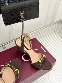 Donna Wedge Sandals