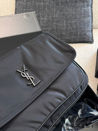Niki Messenger Bag
