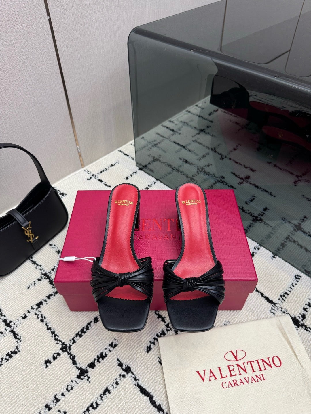 26S Garavani Annet Mules