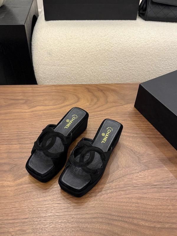 26S Platform Sandals