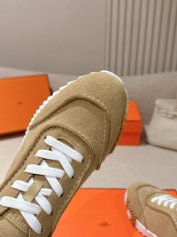 26S Bouncing Sneakers