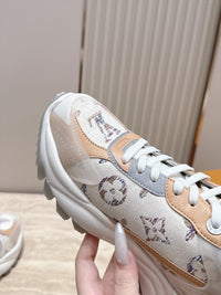 Run 55 Sneakers