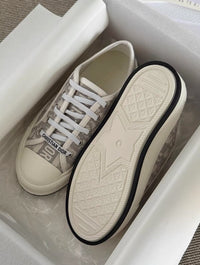 B23 Low-Top Sneaker