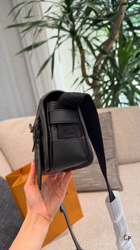 Bosphore Wearable Wallet Bag