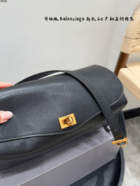 Le 7 Shoulder Bag