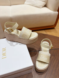 Dentelle Wedge Sandals