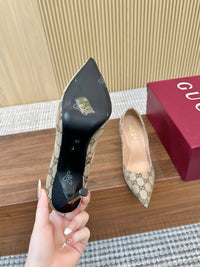Bombshell Pumps