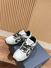 B30 Sneakers
